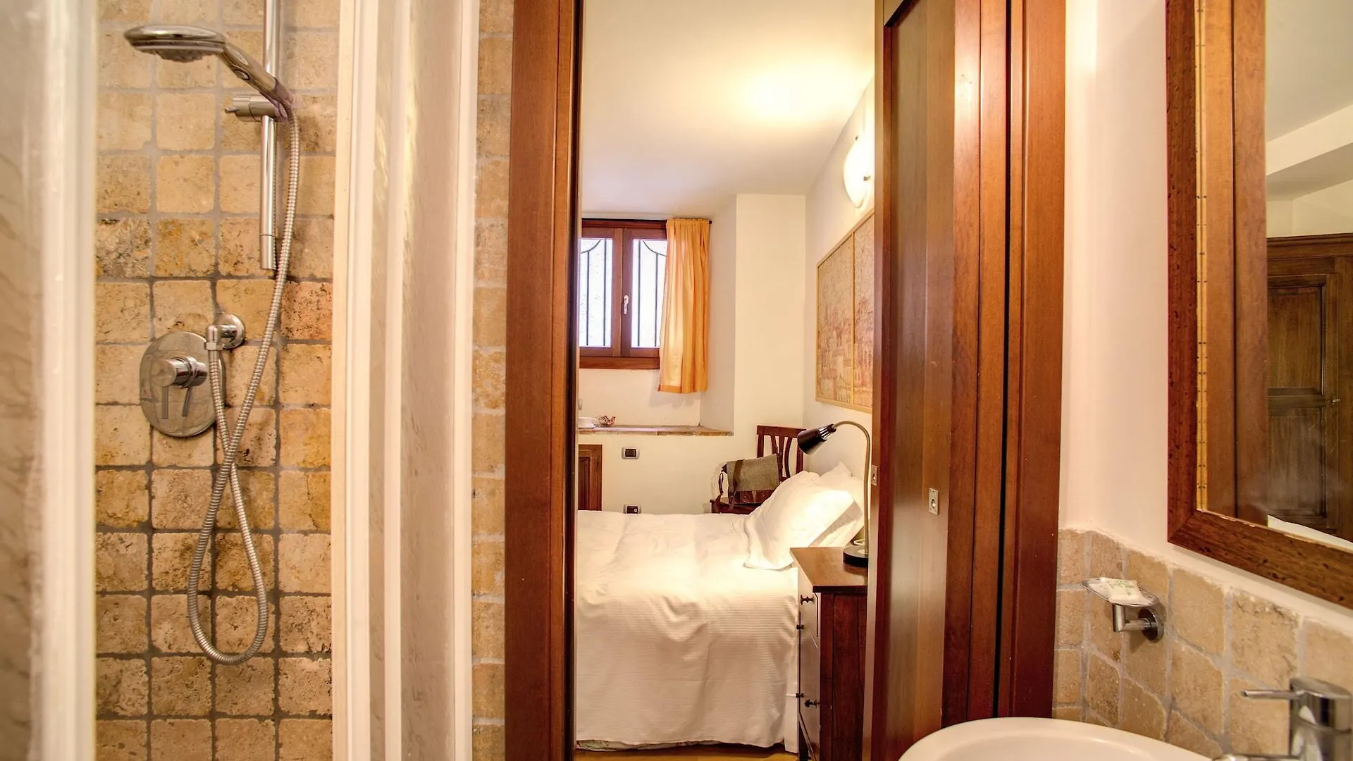 *** Guest house Residenza Domizia Hotel Rome Italy